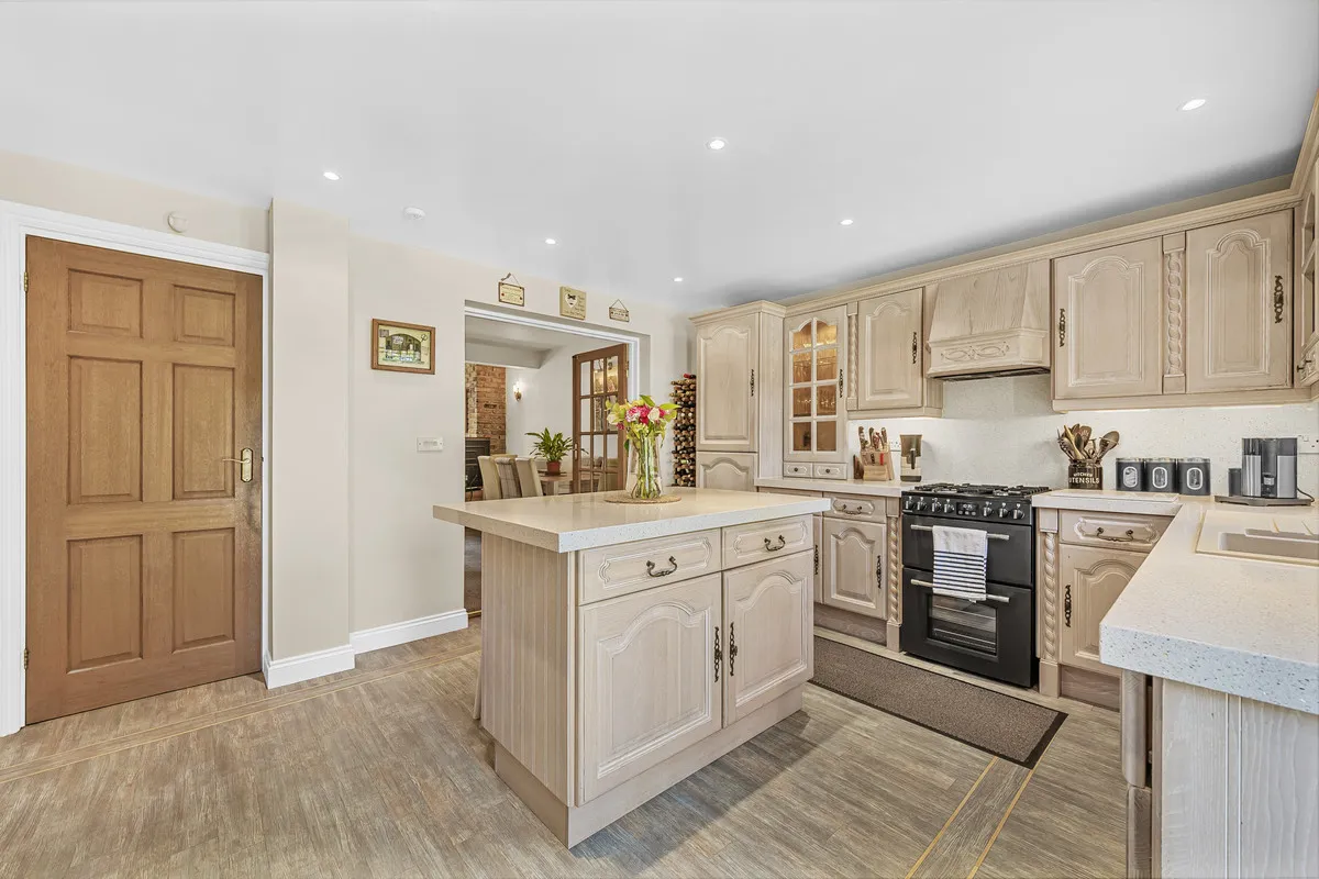Carter Drive, Romford, Collier Row, RM5 2PH, photo 10