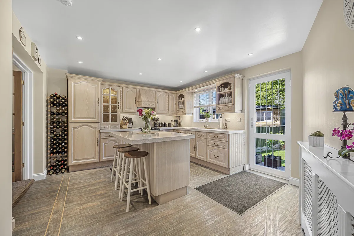 Carter Drive, Romford, Collier Row, RM5 2PH, photo 2