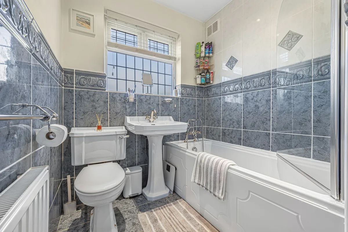 Carter Drive, Romford, Collier Row, RM5 2PH, photo 16