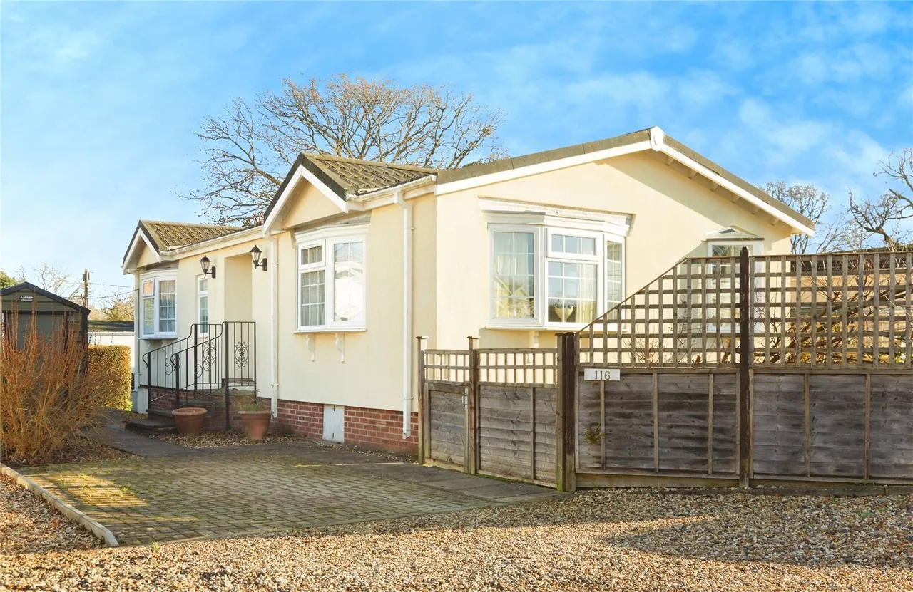 2 bed mobile home for sale, Broadway Park, The Causeway, GU31