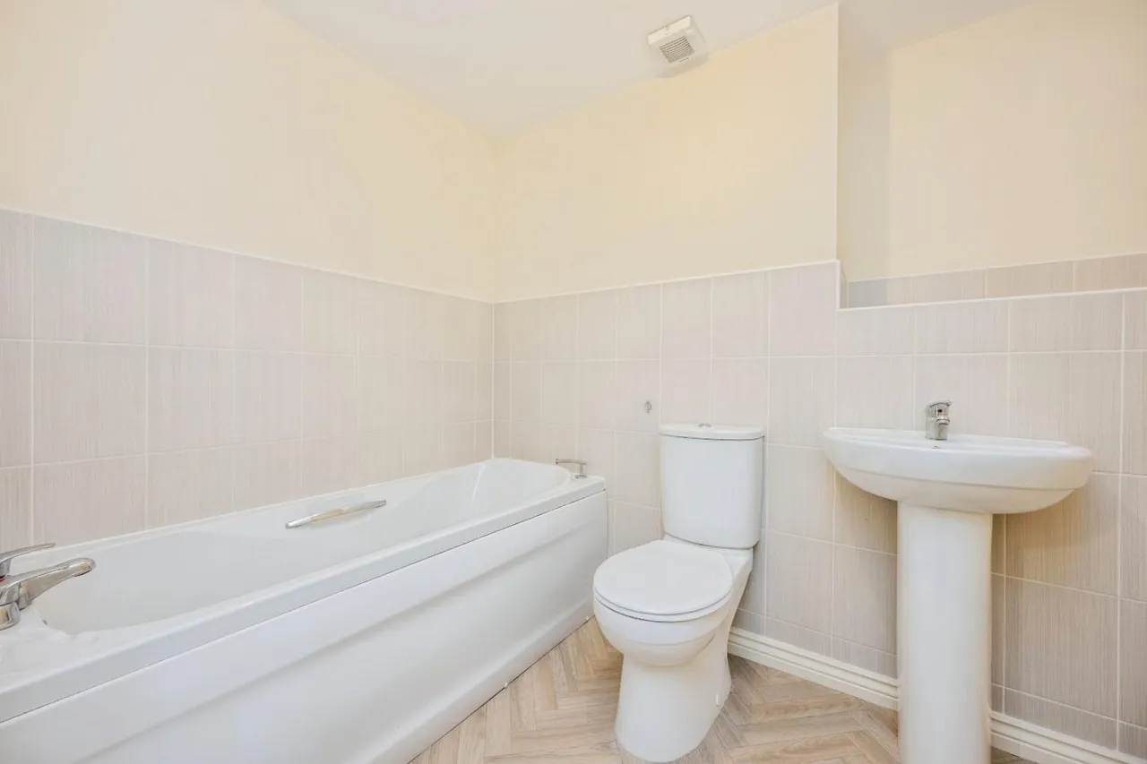 The Laurels, Fazeley, B78, photo 22