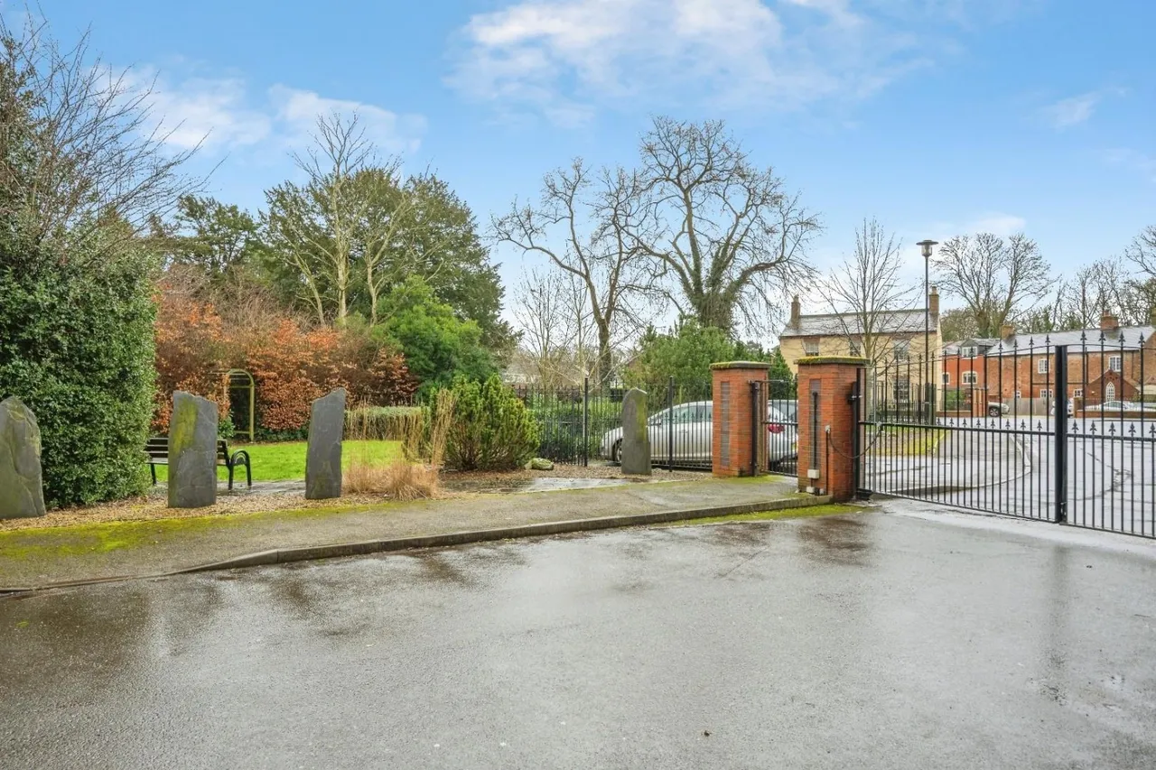 The Laurels, Fazeley, B78, photo 26
