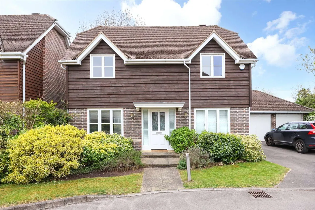 2 bed house for sale — Pendenza, Cobham, Surrey, KT11 3BY