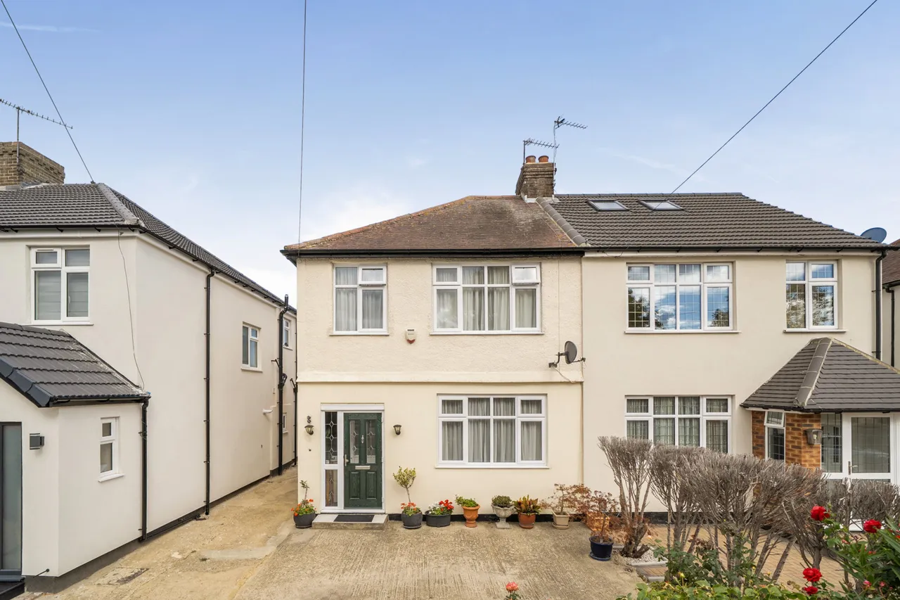 3 bed house for sale, Field End Road, Ruislip, HA4