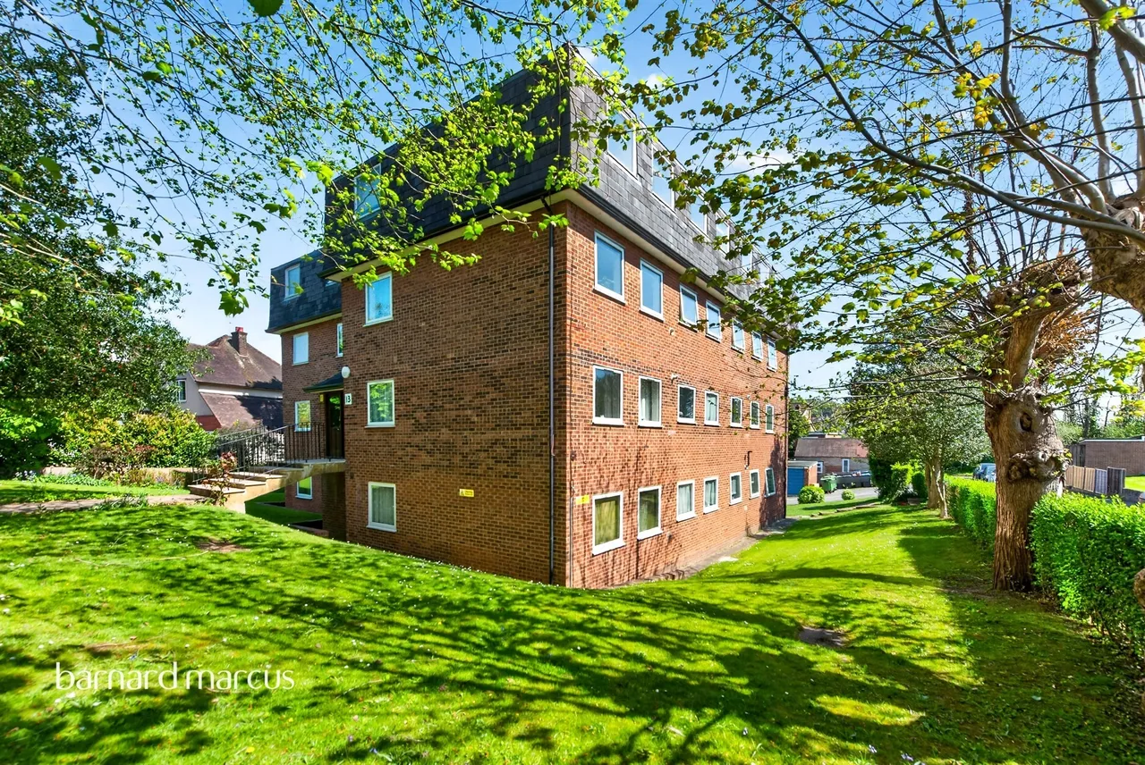2 bed flat for sale — Woodlands Road, Redhill