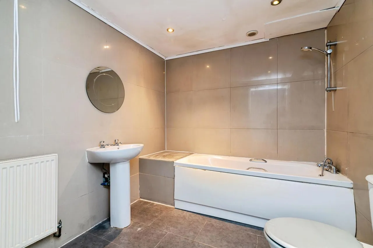 Southdale Road, Carlton, Nottingham, Nottinghamshire, NG4, photo 8