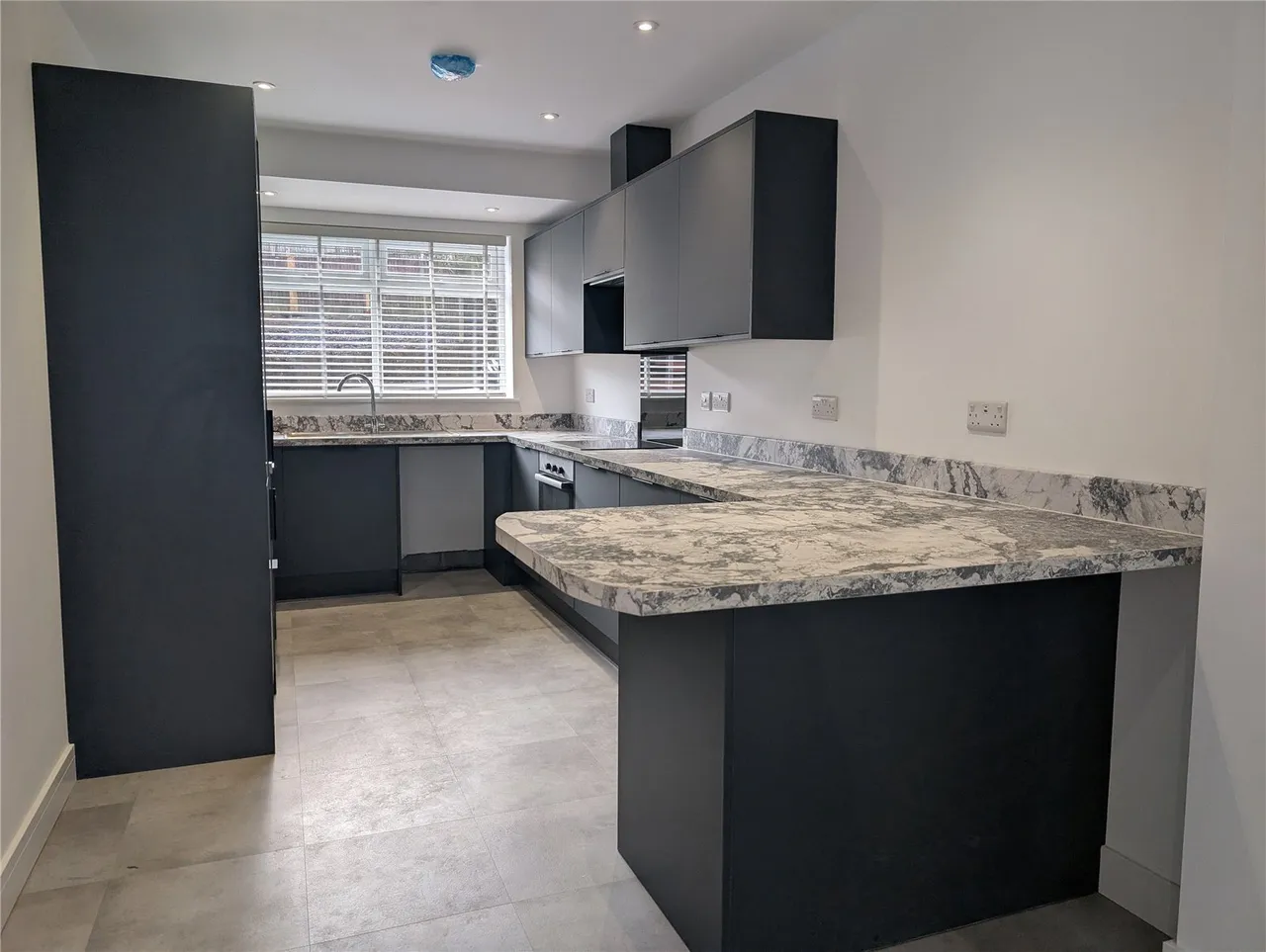 Southdale Road, Carlton, Nottingham, Nottinghamshire, NG4, photo 2