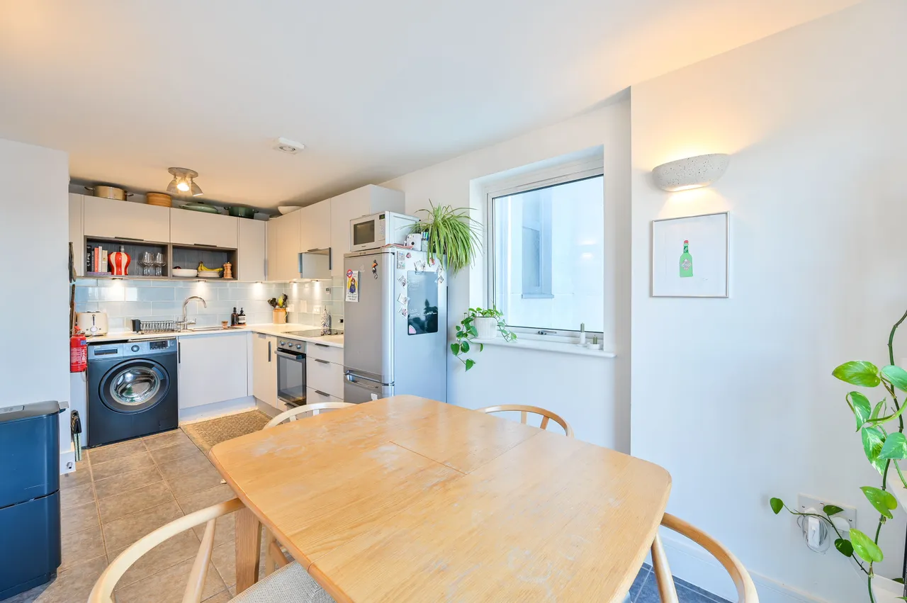Flat 11, 195 Long Lane, London, photo 9