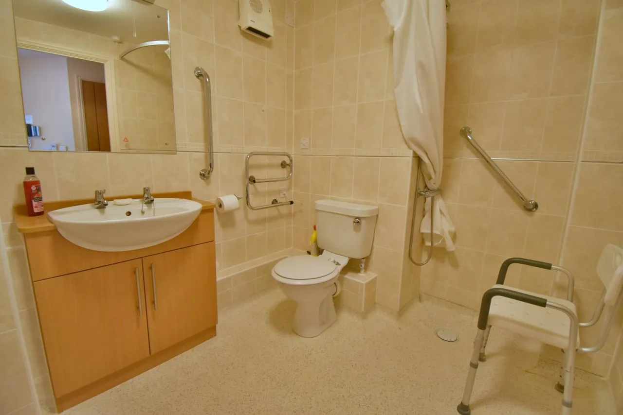 Cherrett Court, BH22, photo 10