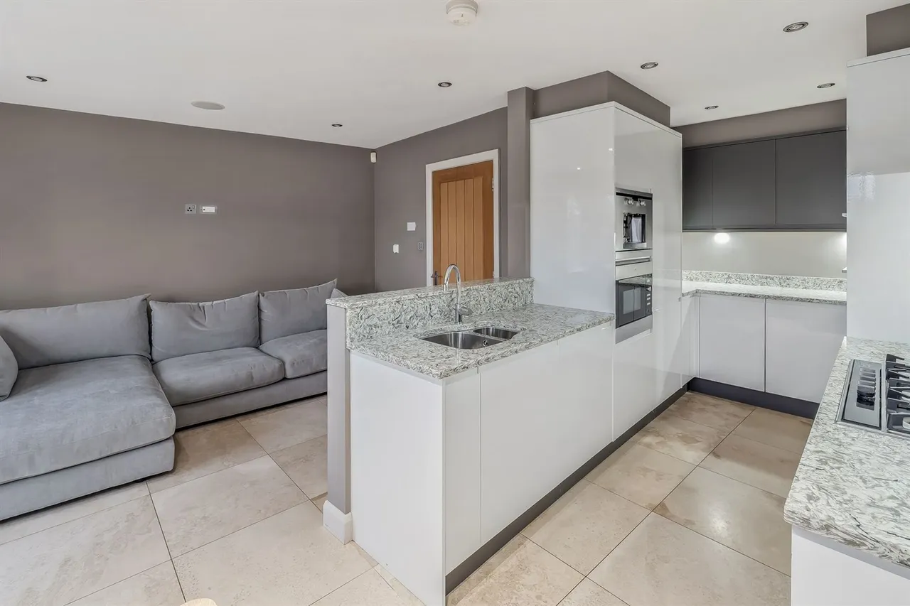 Edge View Crescent, Alderley Edge, photo 4