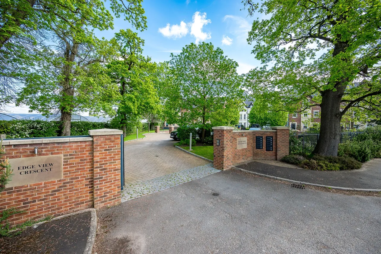 Edge View Crescent, Alderley Edge, photo 27