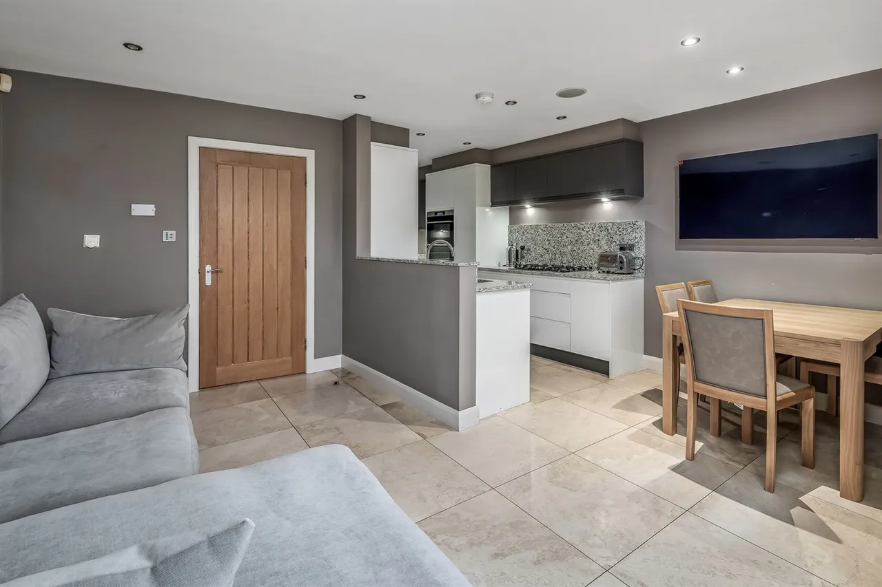 Edge View Crescent, Alderley Edge, photo 3