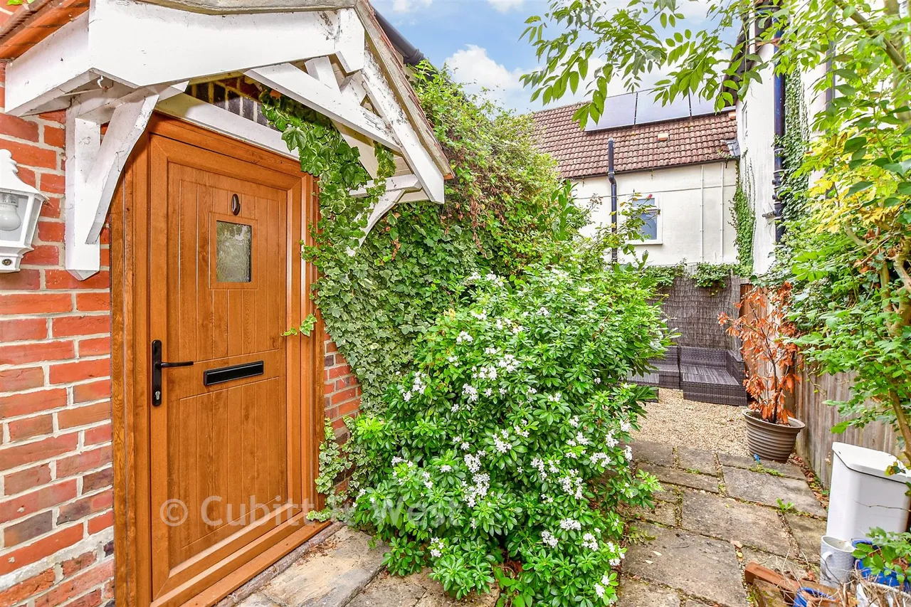 2 bed house for sale, Castle Road, Rowland's Castle, PO9