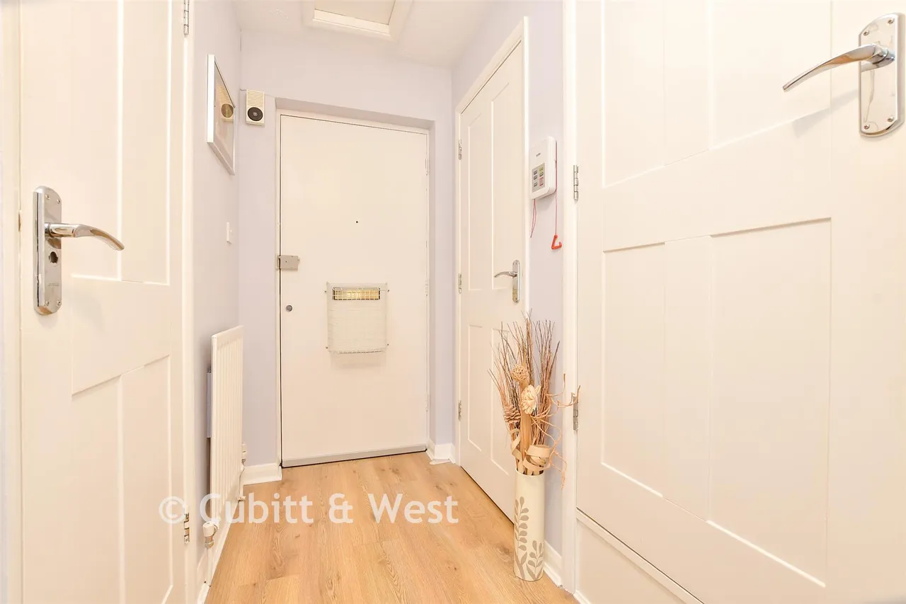 Brighton Road, Purley, CR8, photo 6