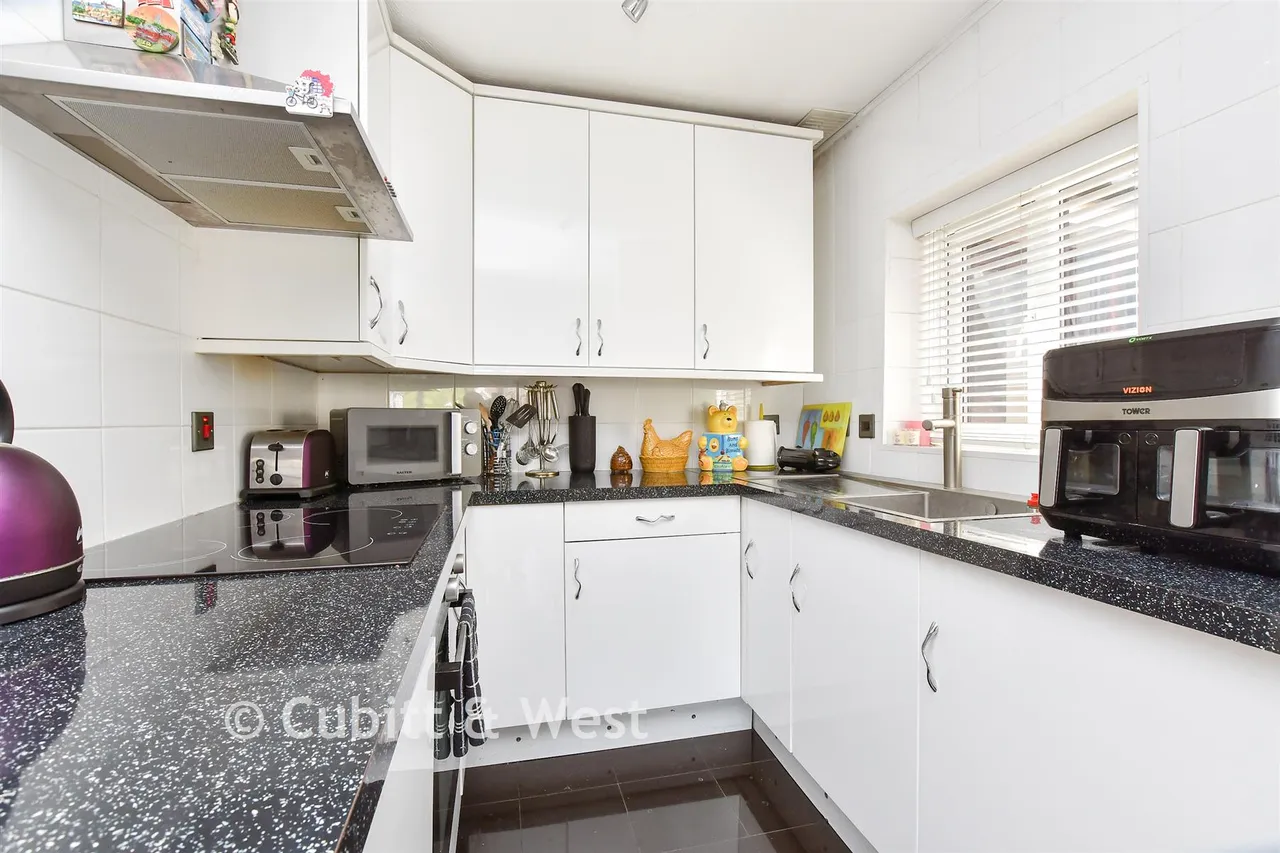 Brighton Road, Purley, CR8, photo 3