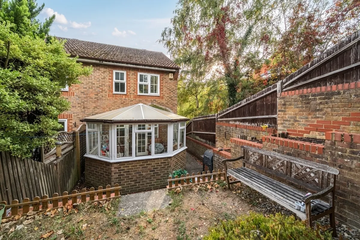 Irvine Place, Virginia Water, GU25, photo 2