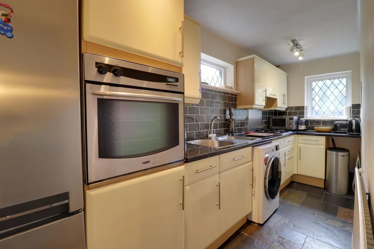 Meltham Road, Netherton, HD4, photo 4