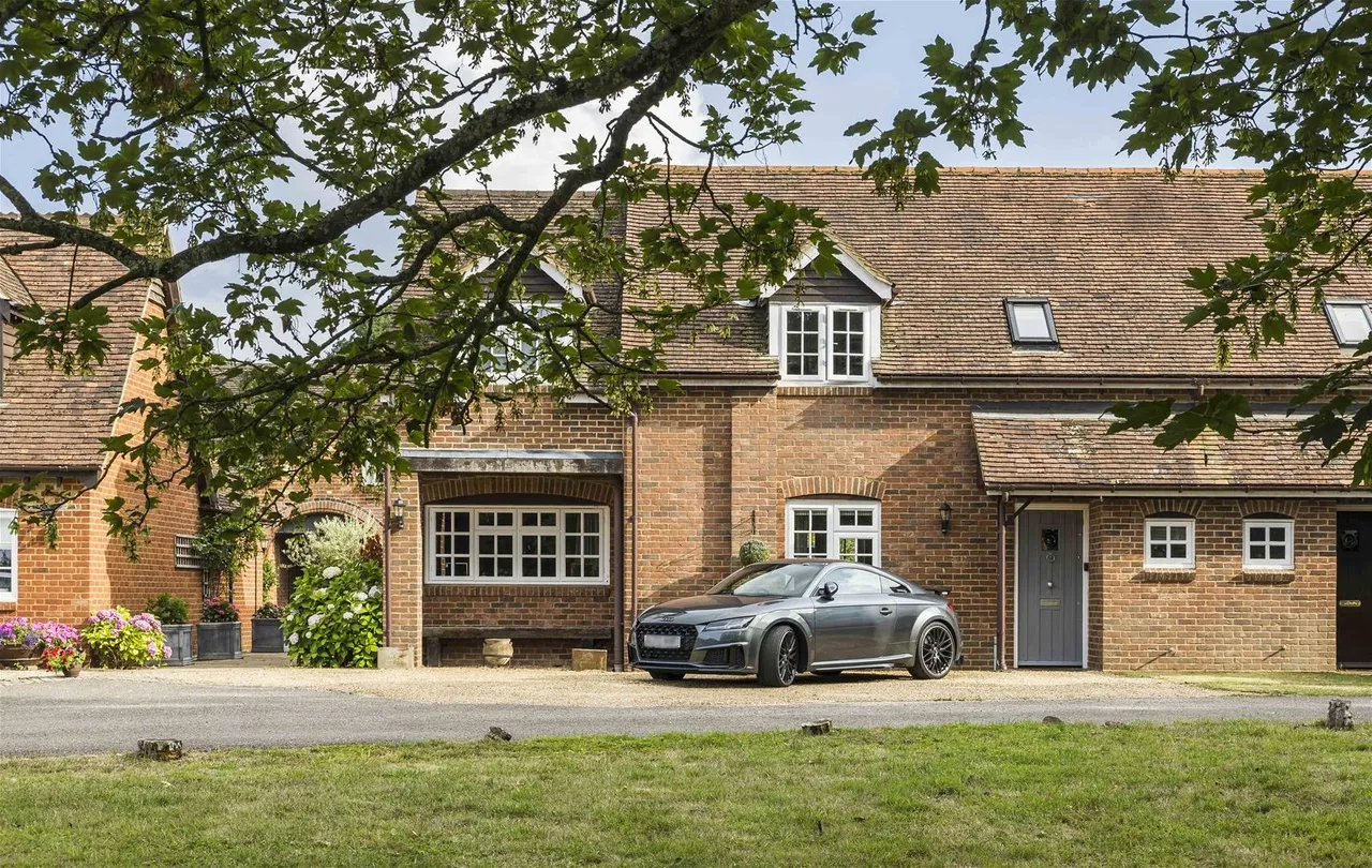 4 bed house for sale — Station Road, Brookmans Park AL9 7SL