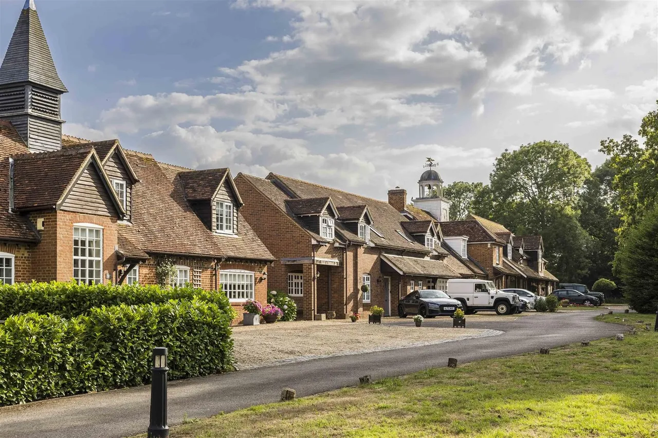 Station Road, Brookmans Park AL9 7SL, photo 18