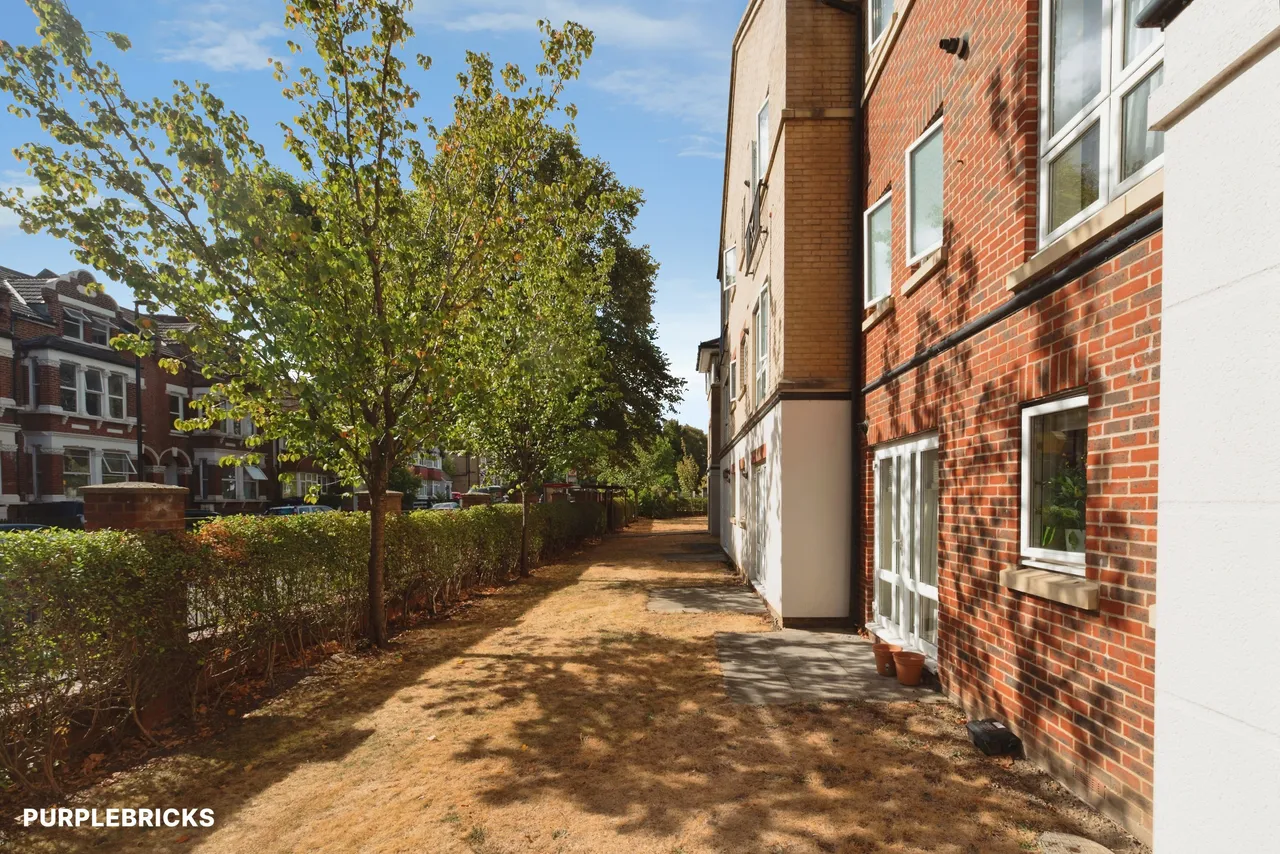 Grasgarth Close, London, W3, photo 17