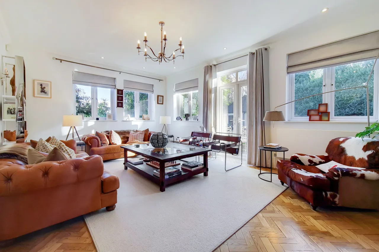 Alpina, 22 Coombe Ridings, Kingston upon Thames, photo 6