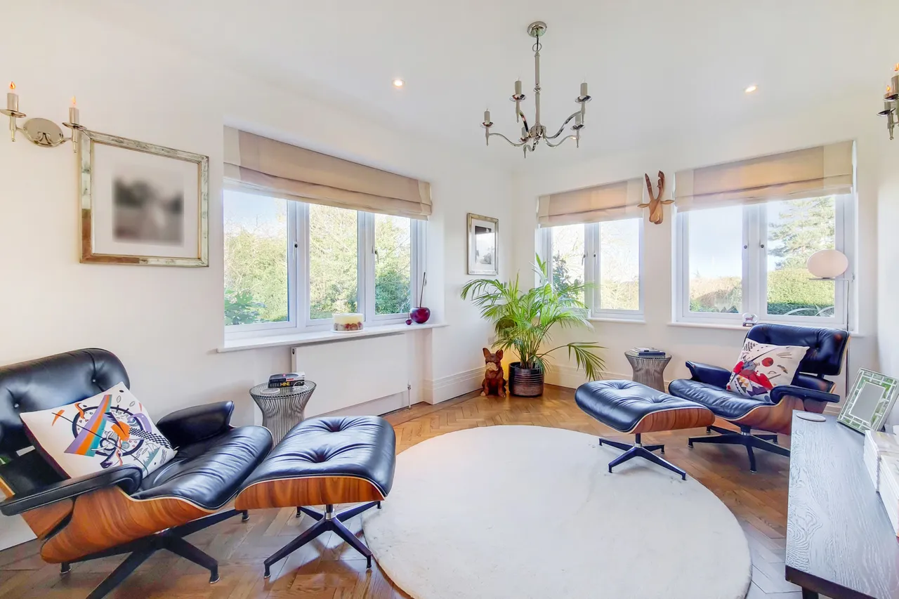 Alpina, 22 Coombe Ridings, Kingston upon Thames, photo 9