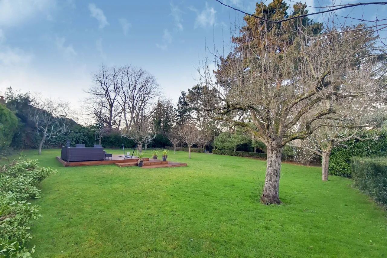 Alpina, 22 Coombe Ridings, Kingston upon Thames, photo 11