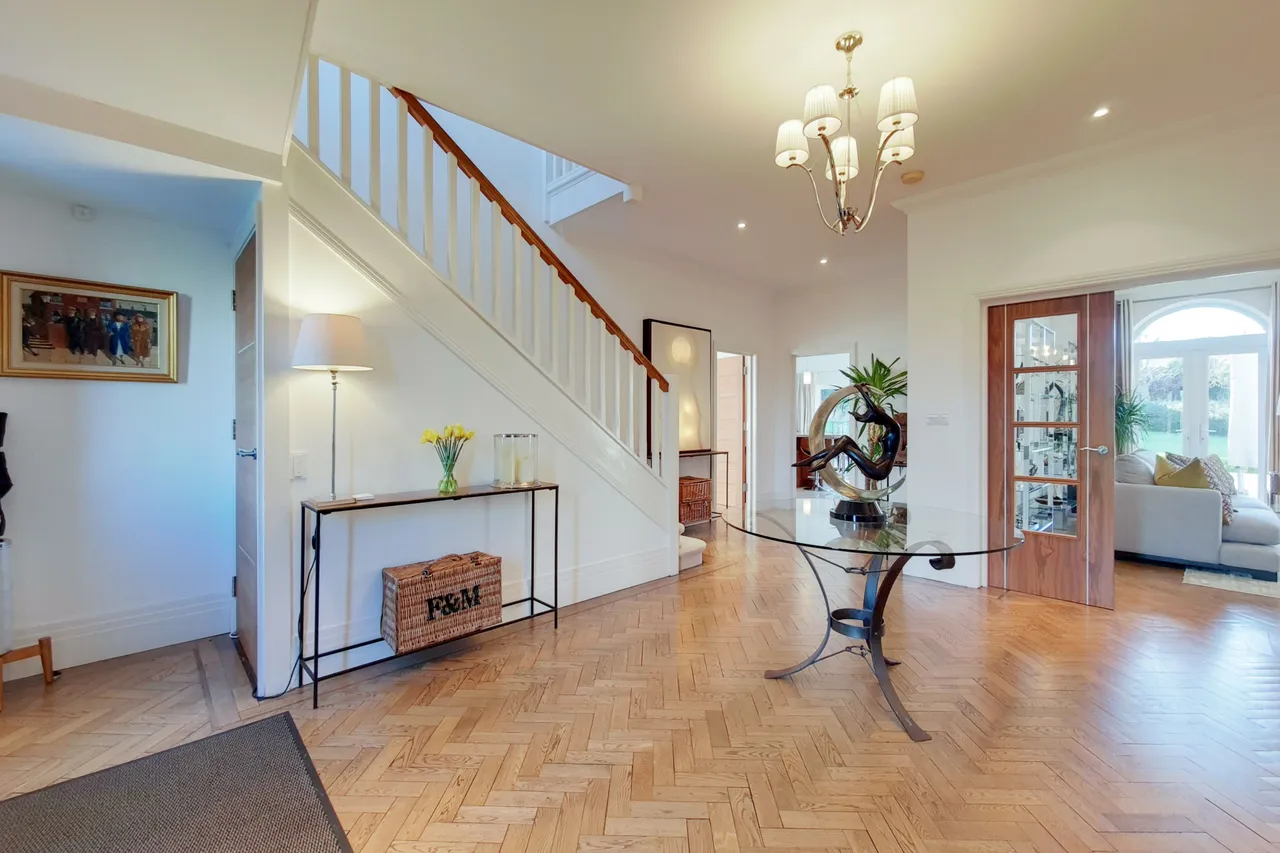 Alpina, 22 Coombe Ridings, Kingston upon Thames, photo 5