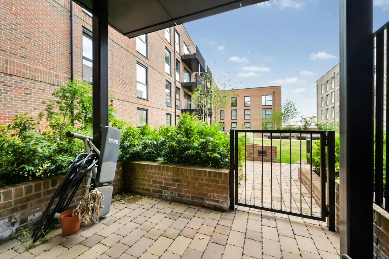 Luxton House, Barking, IG11, photo 2