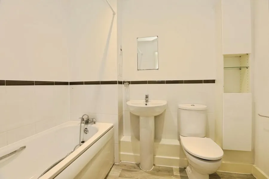 Reynolds Avenue, Redhill, RH1, photo 9