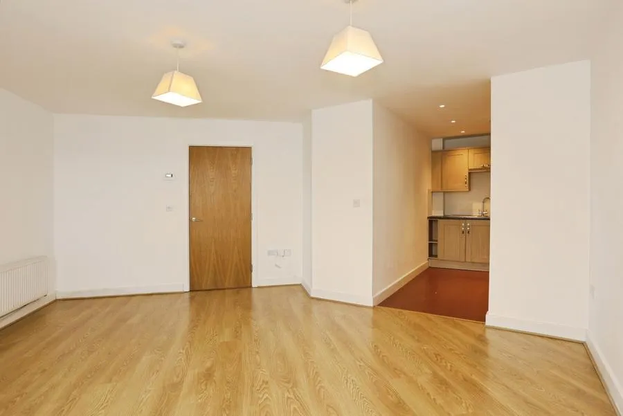 Reynolds Avenue, Redhill, RH1, photo 4