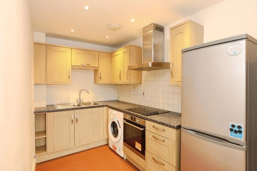 Reynolds Avenue, Redhill, RH1, photo 2