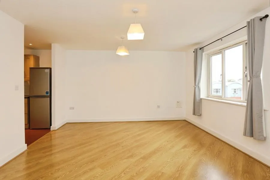 Reynolds Avenue, Redhill, RH1, photo 10