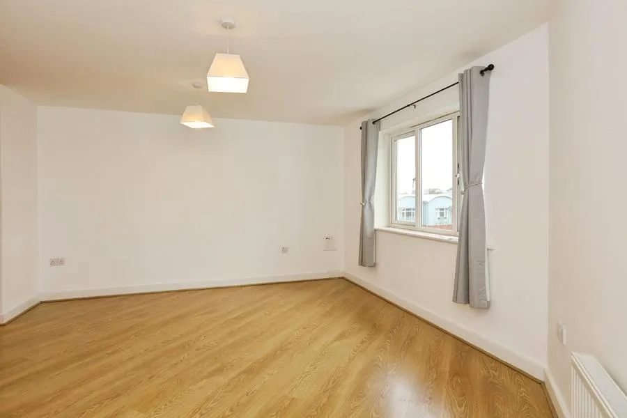 Reynolds Avenue, Redhill, RH1, photo 8