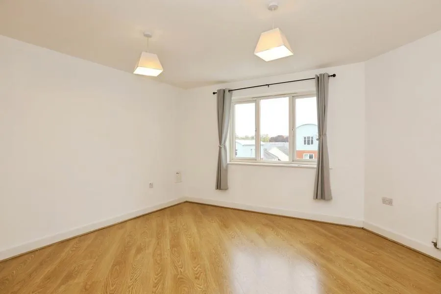 Reynolds Avenue, Redhill, RH1, photo 13