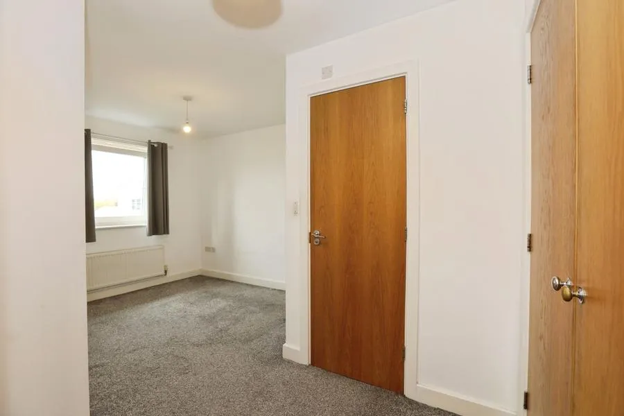 Reynolds Avenue, Redhill, RH1, photo 6