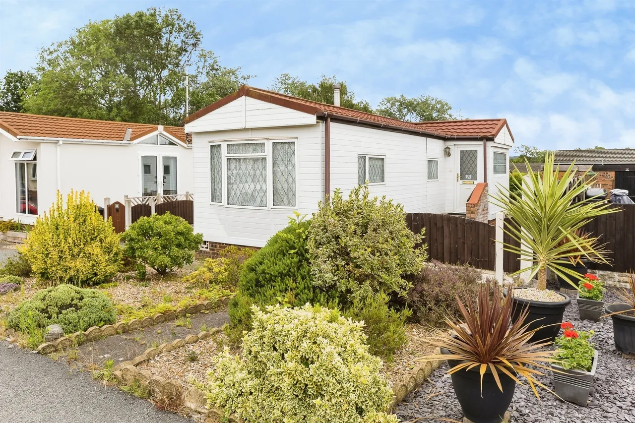 2 bed park home for sale, Orchard Park, Elton, CH2