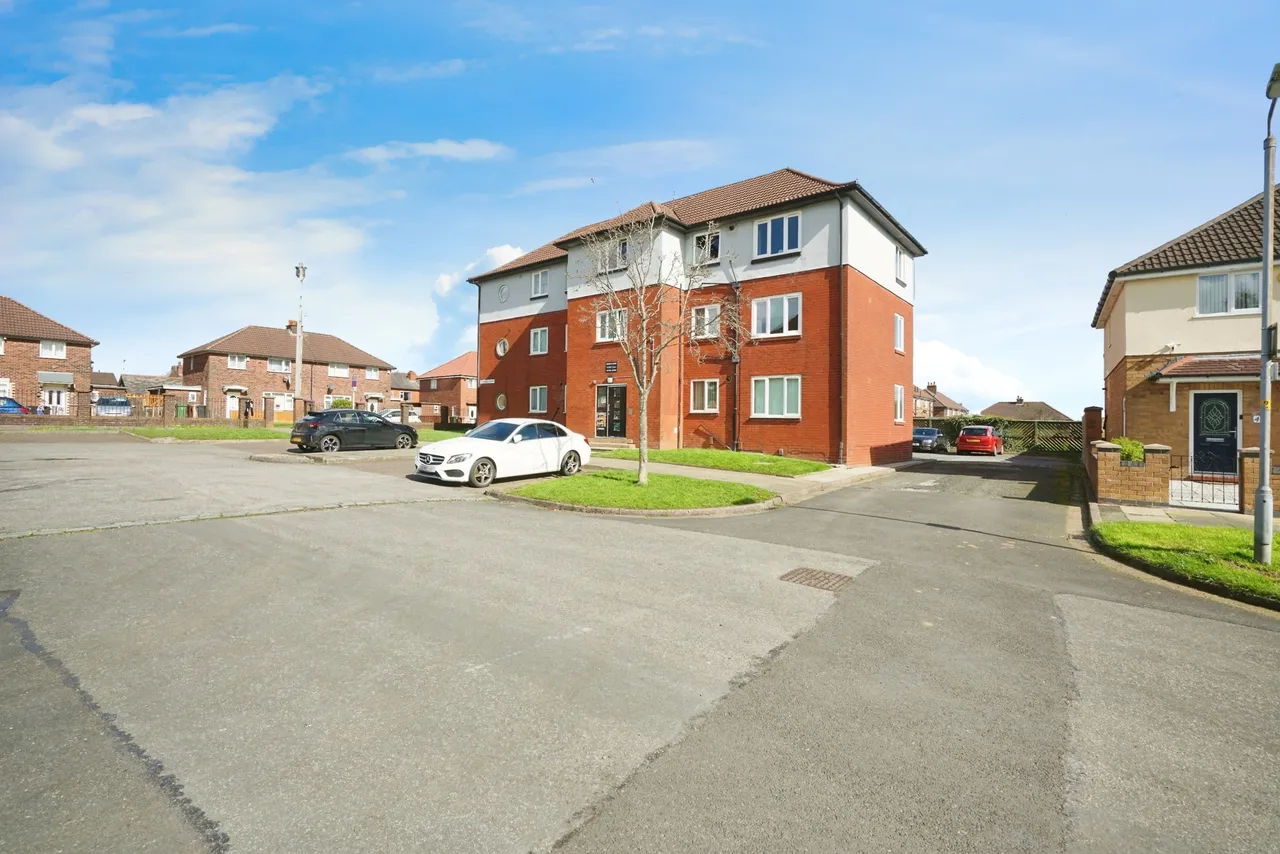 Masefield Drive, Bolton, photo 11