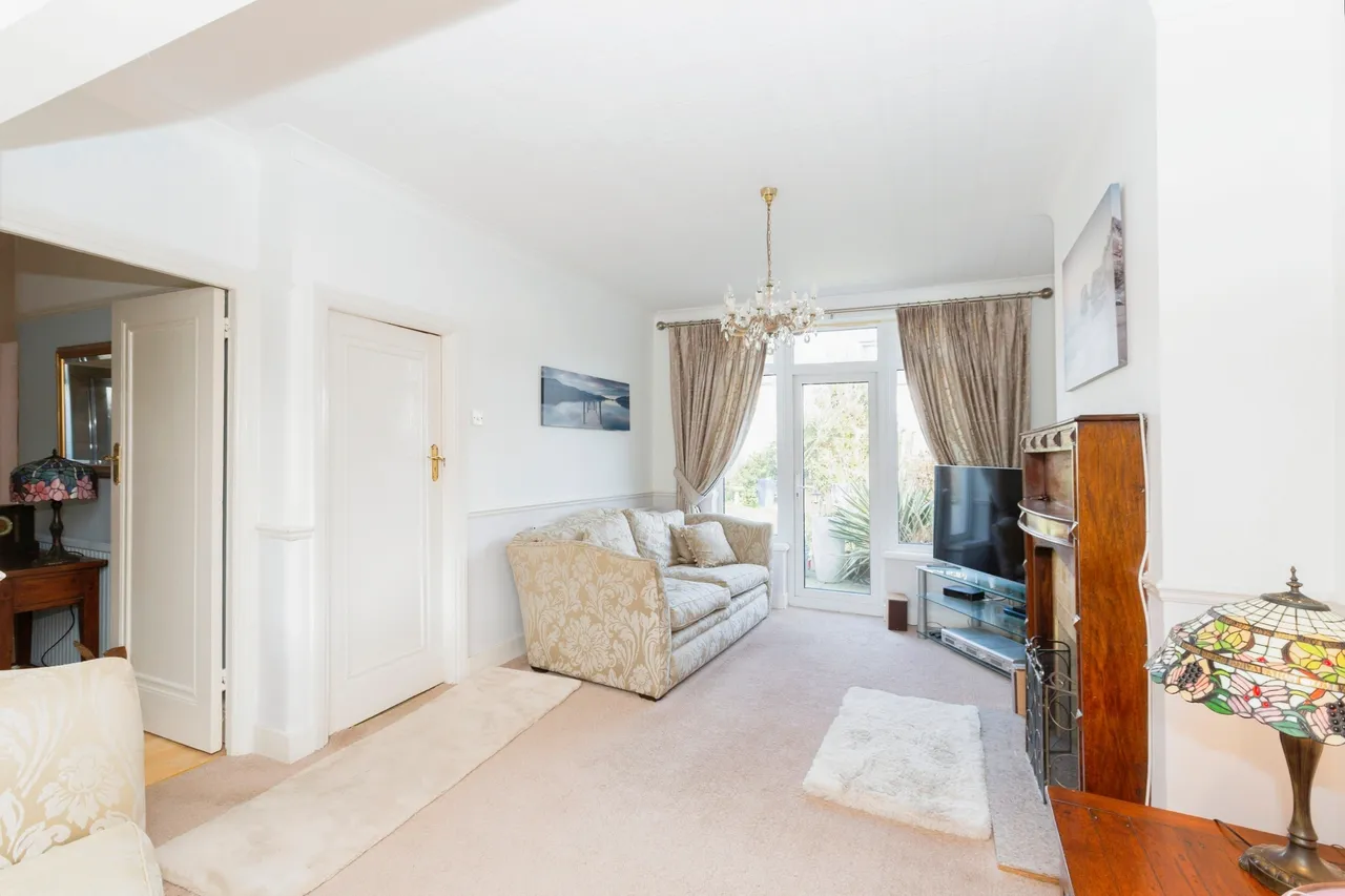 Loudoun Avenue, Ilford, IG6, photo 2