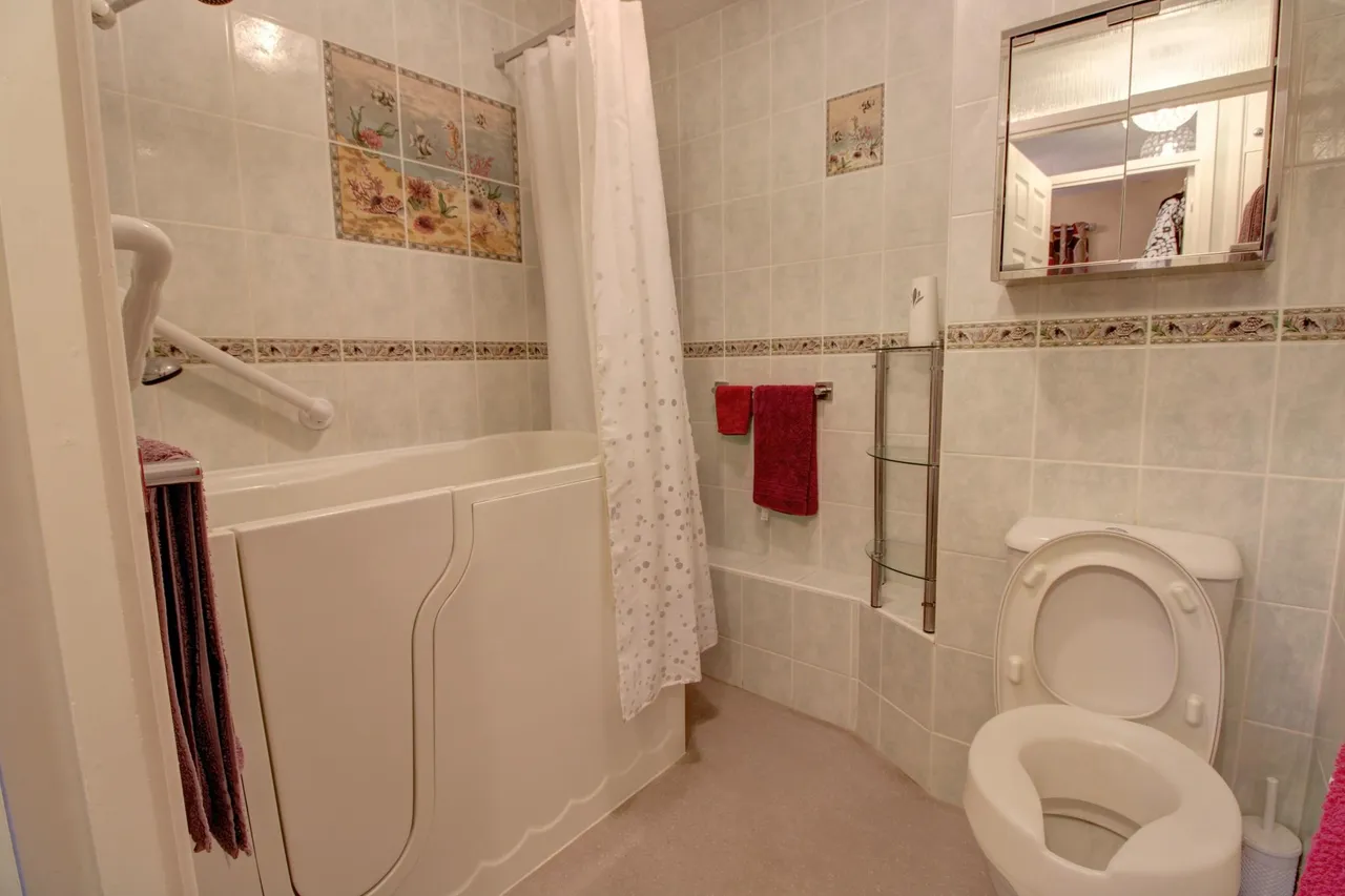 Ferndale Court, Thatcham, RG19, photo 8