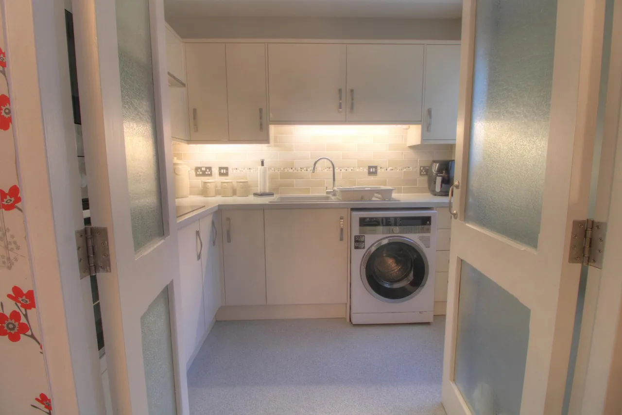 Ferndale Court, Thatcham, RG19, photo 6