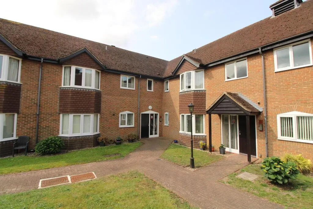 2 bed flat for sale, Ferndale Court, Thatcham, RG19