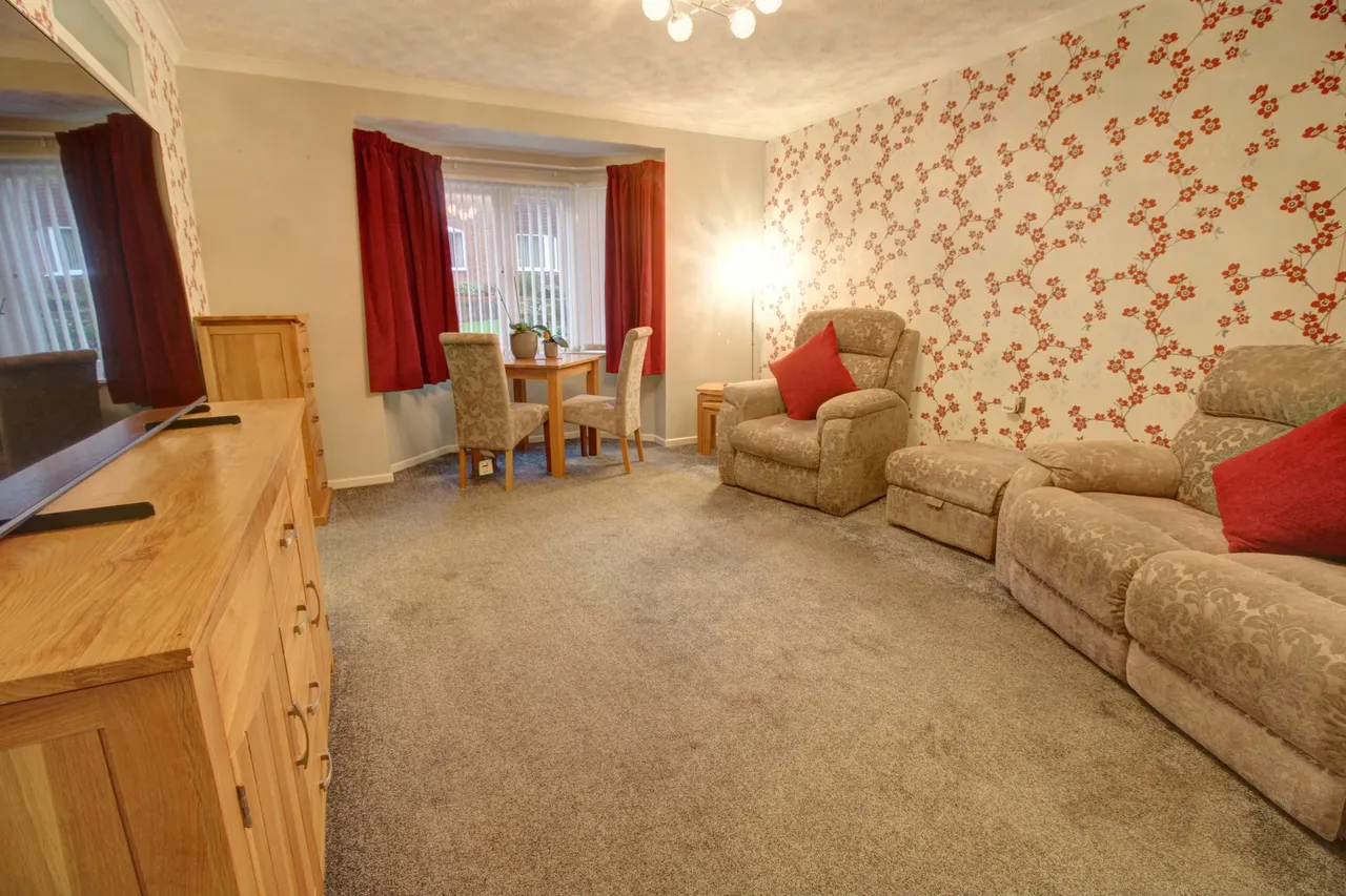 Ferndale Court, Thatcham, RG19, photo 2