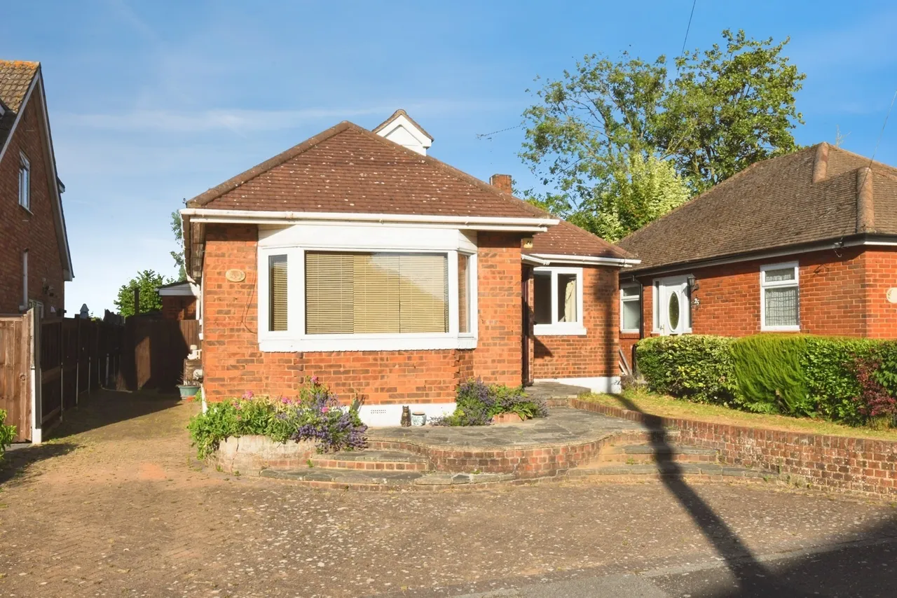 3 bed house for sale — Rushdene Road, Brentwood, Essex, CM15