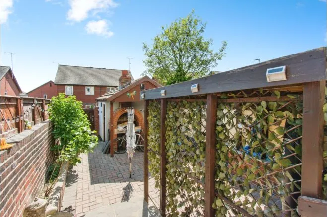 Castleford Road, Normanton, WF6, photo 17