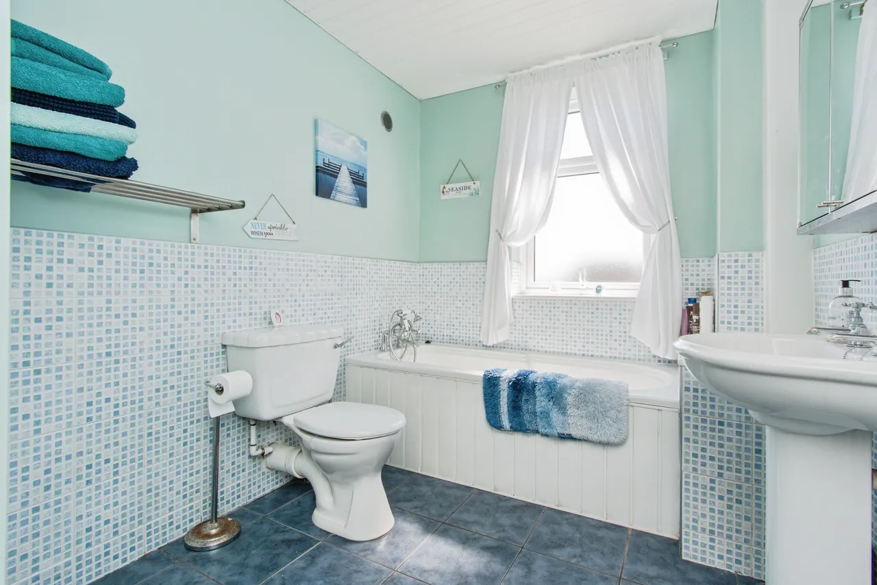 Castleford Road, Normanton, WF6, photo 14