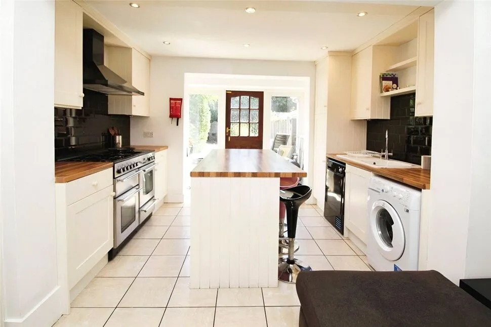 Milton Road, Egham, TW20, photo 2