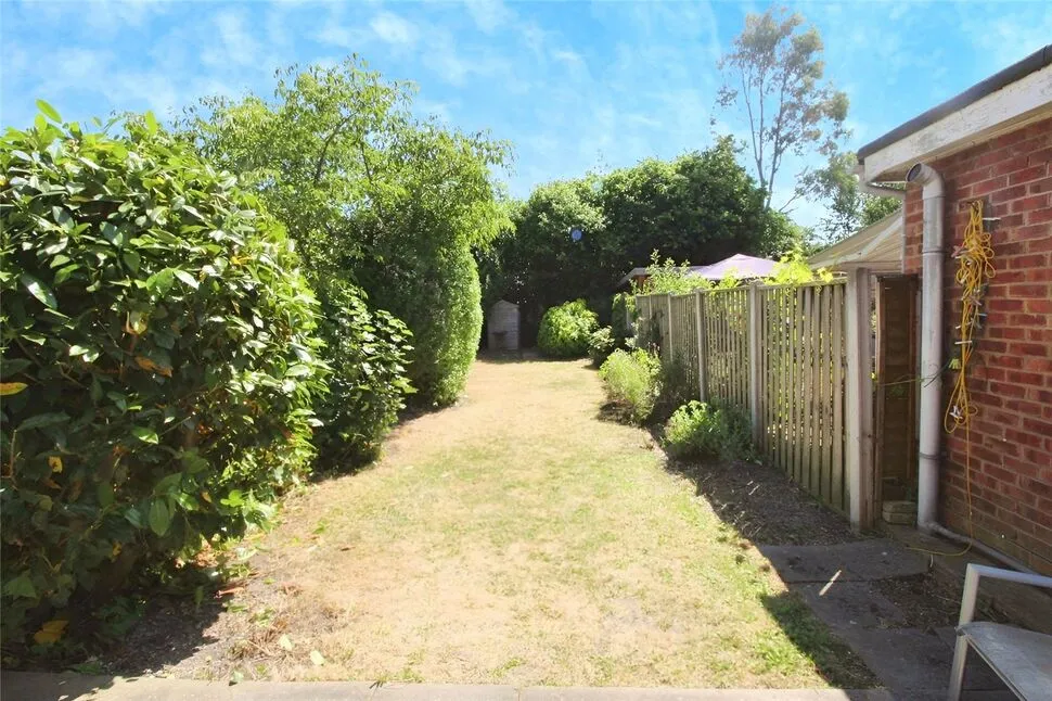 Milton Road, Egham, TW20, photo 9