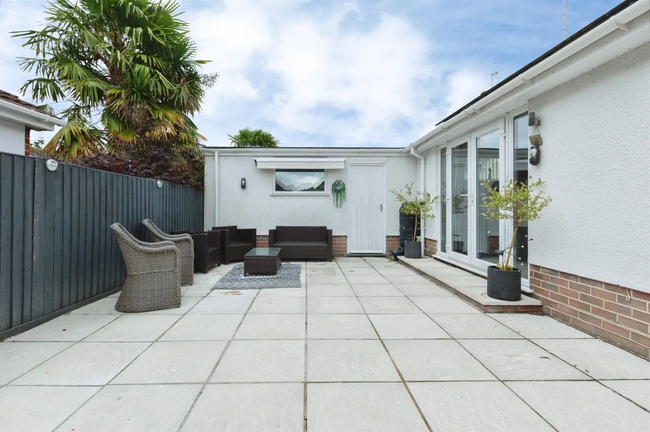 Dunedin Drive, Ferndown, photo 7
