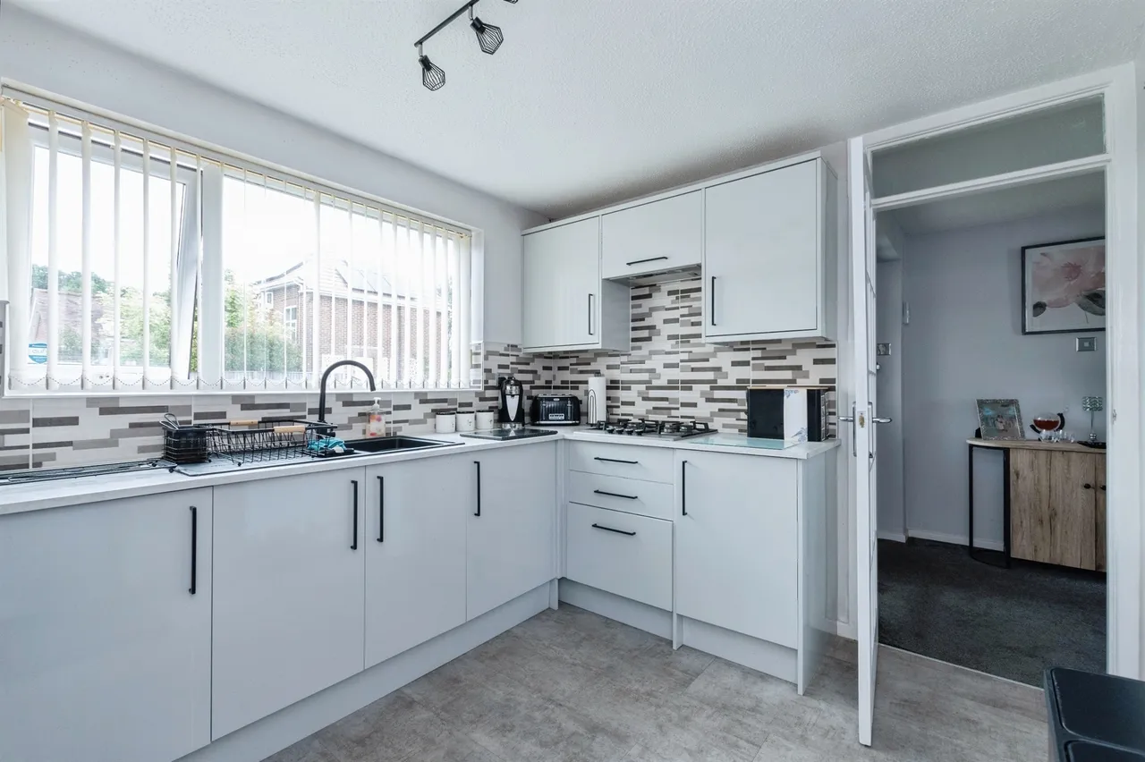 Dunedin Drive, Ferndown, photo 6